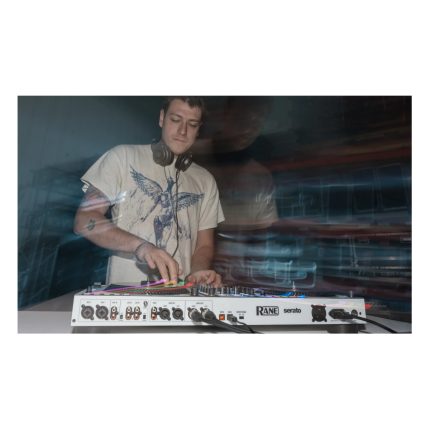 Controlador DJ Rane One MKII Motorizada 2 Canales Serato DJ Pro Blanca - Imagen 5
